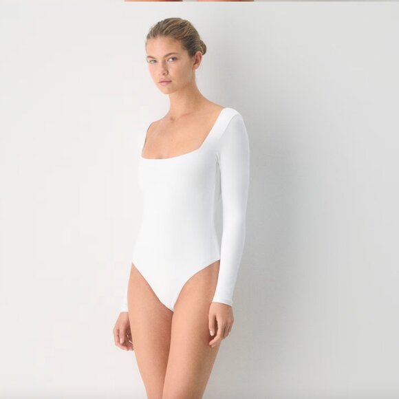 Aritzia Original Contour Squareneck Bodysuit - White - Size M - Picture 4 of 7